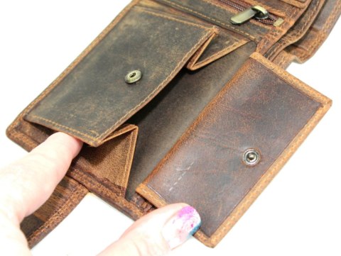 Portfel Męski NORDEE Skóra Licowa Duży Poziomy Z Zapinką Dwa Skrzydełka ''MOTYW KACZKA'' L-895 10,5 x 7 x 2 [cm]