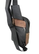 Torba Skórzana Na Ramię Nerka Barkówka Noszona Na Skos GRETOS (PL) Praktyczna I Wygodna CZARNO-BRĄZOWA 25 x 17 x 7 [cm]